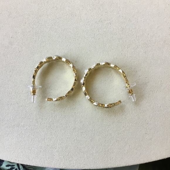 Elegant Gold Pearl Scalloped Hoop Earrings - Picture 9 of 12